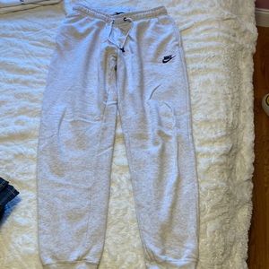 White Nike Fleece sweatpants…lightly used, good condition